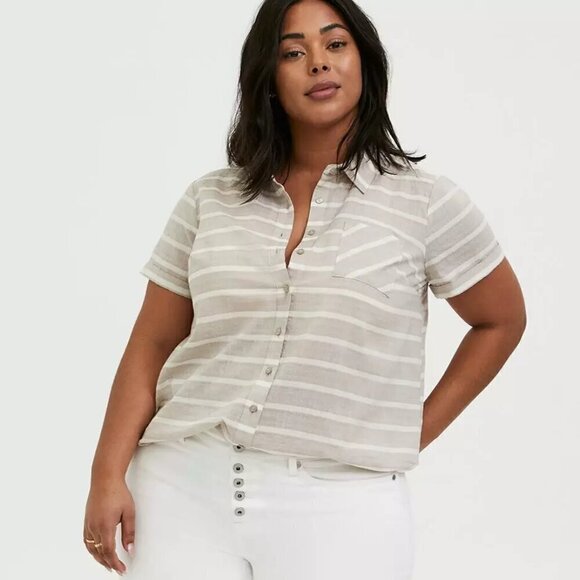Torrid Textured Woven Button-Front Pocket Camp Shirt, Tan Stripe, Size 1/1X - Picture 1 of 14